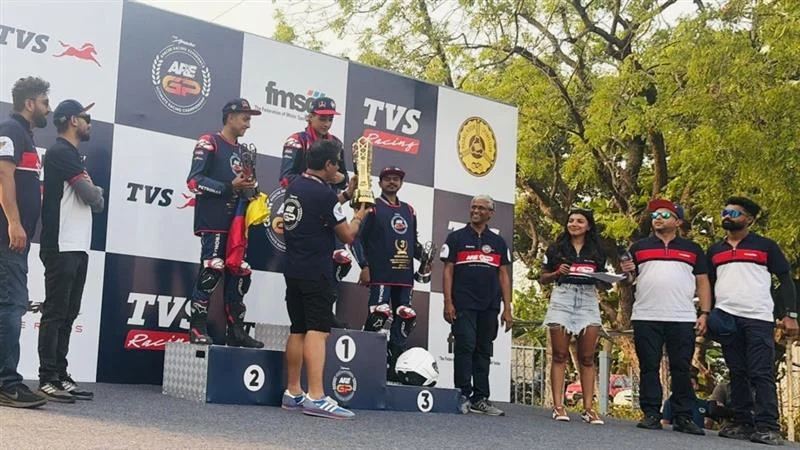 TVS Motor: Colombia doble podio el salto competitivo de los pilotos colombianos en la final ARE GP mundial en India 4 TVS Motor ARE GP India Colombia doble podio destaca el salto competitivo de los pilotos colombianos con primer y segundo lugar en la final mundial en India.