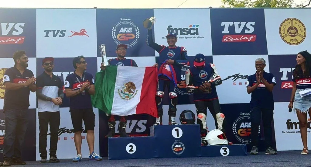 TVS Motor: Colombia doble podio el salto competitivo de los pilotos colombianos en la final ARE GP mundial en India 3 TVS Motor ARE GP India Colombia doble podio destaca el salto competitivo de los pilotos colombianos con primer y segundo lugar en la final mundial en India.