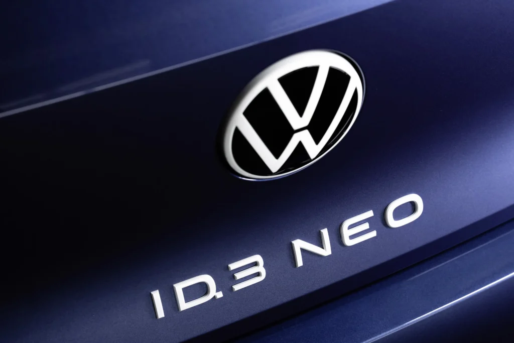 Nuevo Volkswagen ID.3 Neo: La audaz evolución eléctrica que se presenta al mundo 7 Descubre el Nuevo Volkswagen ID.3 Neo: la audaz evolución eléctrica que redefine la experiencia con diseño vanguardista y tecnología avanzada.