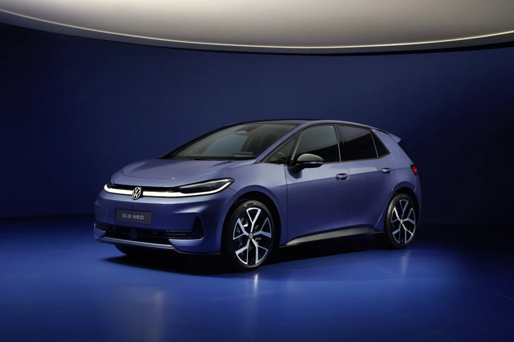 Nuevo Volkswagen ID.3 Neo: La audaz evolución eléctrica que se presenta al mundo 2 Descubre el Nuevo Volkswagen ID.3 Neo: la audaz evolución eléctrica que redefine la experiencia con diseño vanguardista y tecnología avanzada.