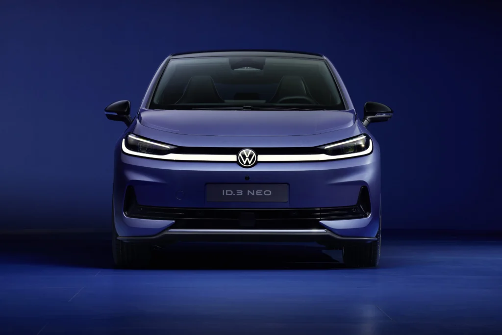 Nuevo Volkswagen ID.3 Neo: La audaz evolución eléctrica que se presenta al mundo 3 Descubre el Nuevo Volkswagen ID.3 Neo: la audaz evolución eléctrica que redefine la experiencia con diseño vanguardista y tecnología avanzada.