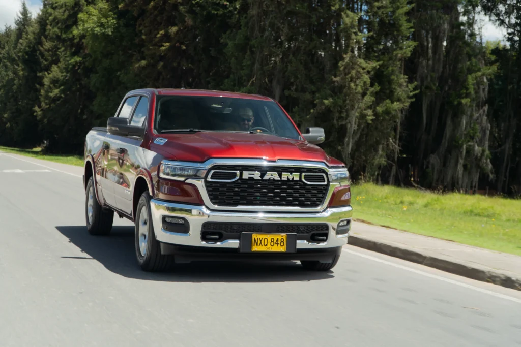 Optimiza el transporte de motos en Ram con seguridad. Descubre consejos técnicos y la versatilidad de estas pick-ups en Colombia. Conoce los detalles.