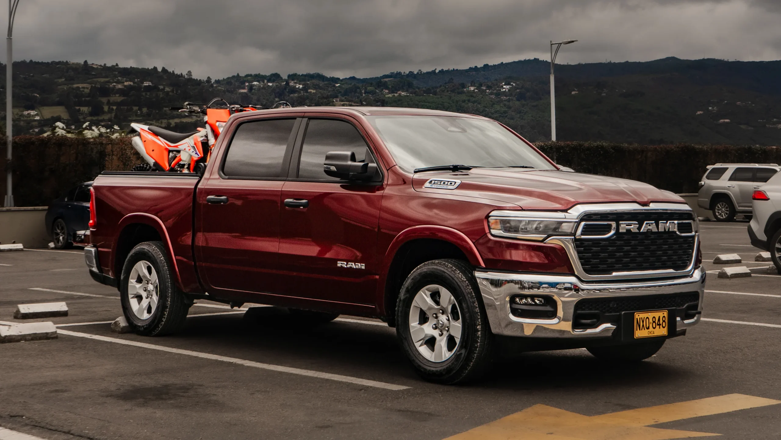 Optimiza el transporte de motos en Ram con seguridad. Descubre consejos técnicos y la versatilidad de estas pick-ups en Colombia. Conoce los detalles.