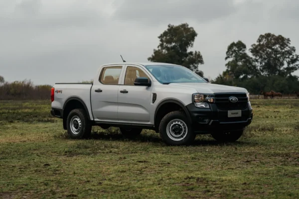 Descubre la Ford Ranger, una pick-up icónica que combina resistencia, tecnología avanzada y versatilidad para cualquier desafío.