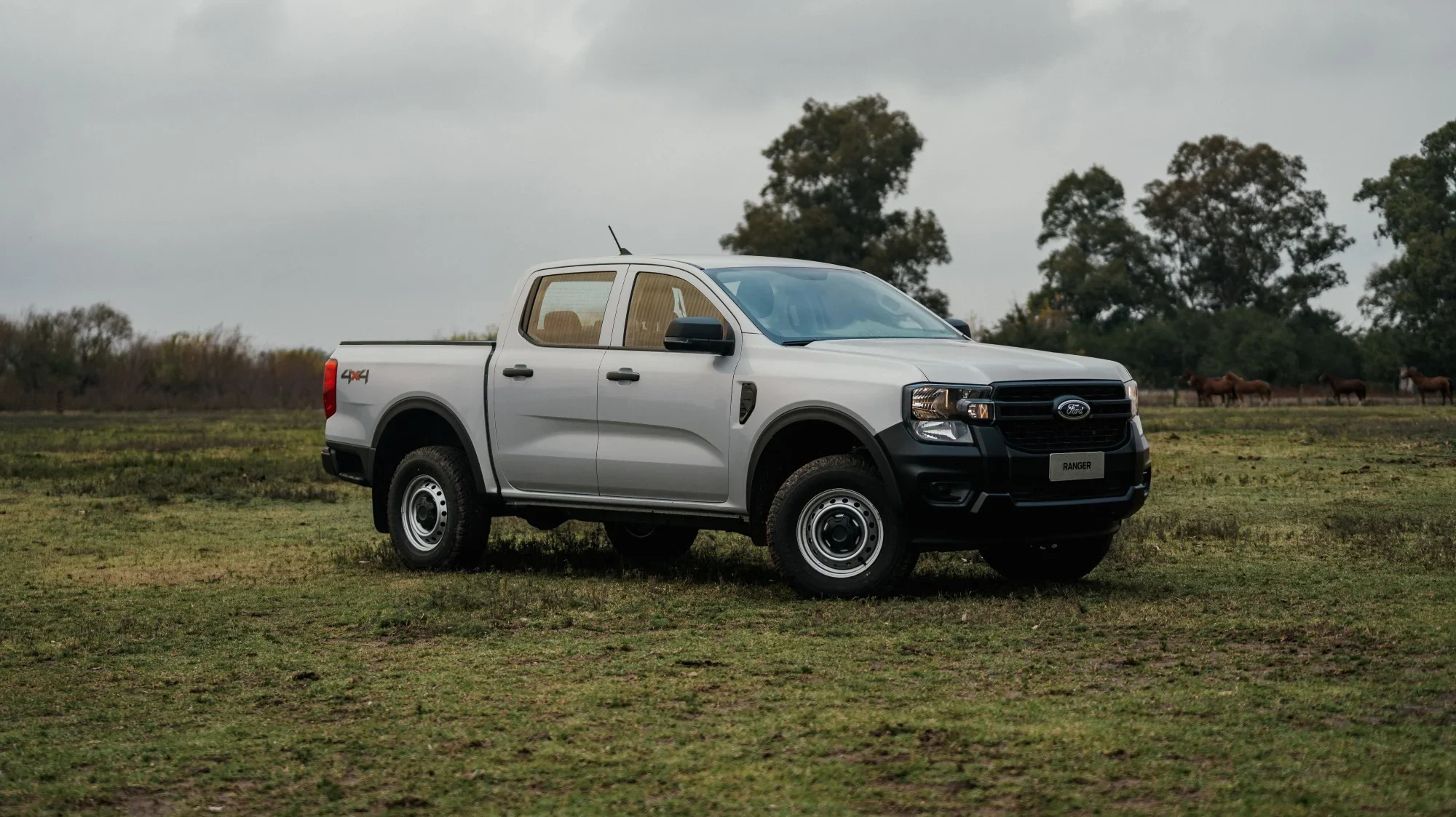 Descubre la Ford Ranger, una pick-up icónica que combina resistencia, tecnología avanzada y versatilidad para cualquier desafío.