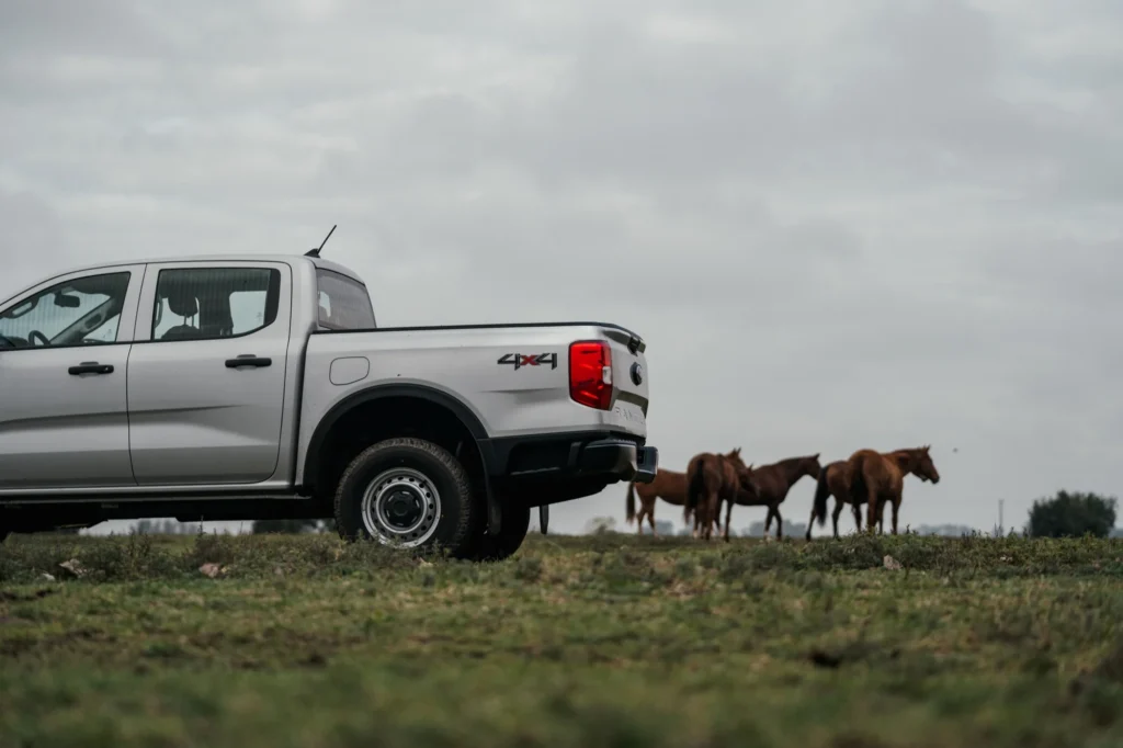 Ford Ranger Un Legado de Resistencia y Tecnología en las Pick-ups 2 Descubre la Ford Ranger, una pick-up icónica que combina resistencia, tecnología avanzada y versatilidad para cualquier desafío.