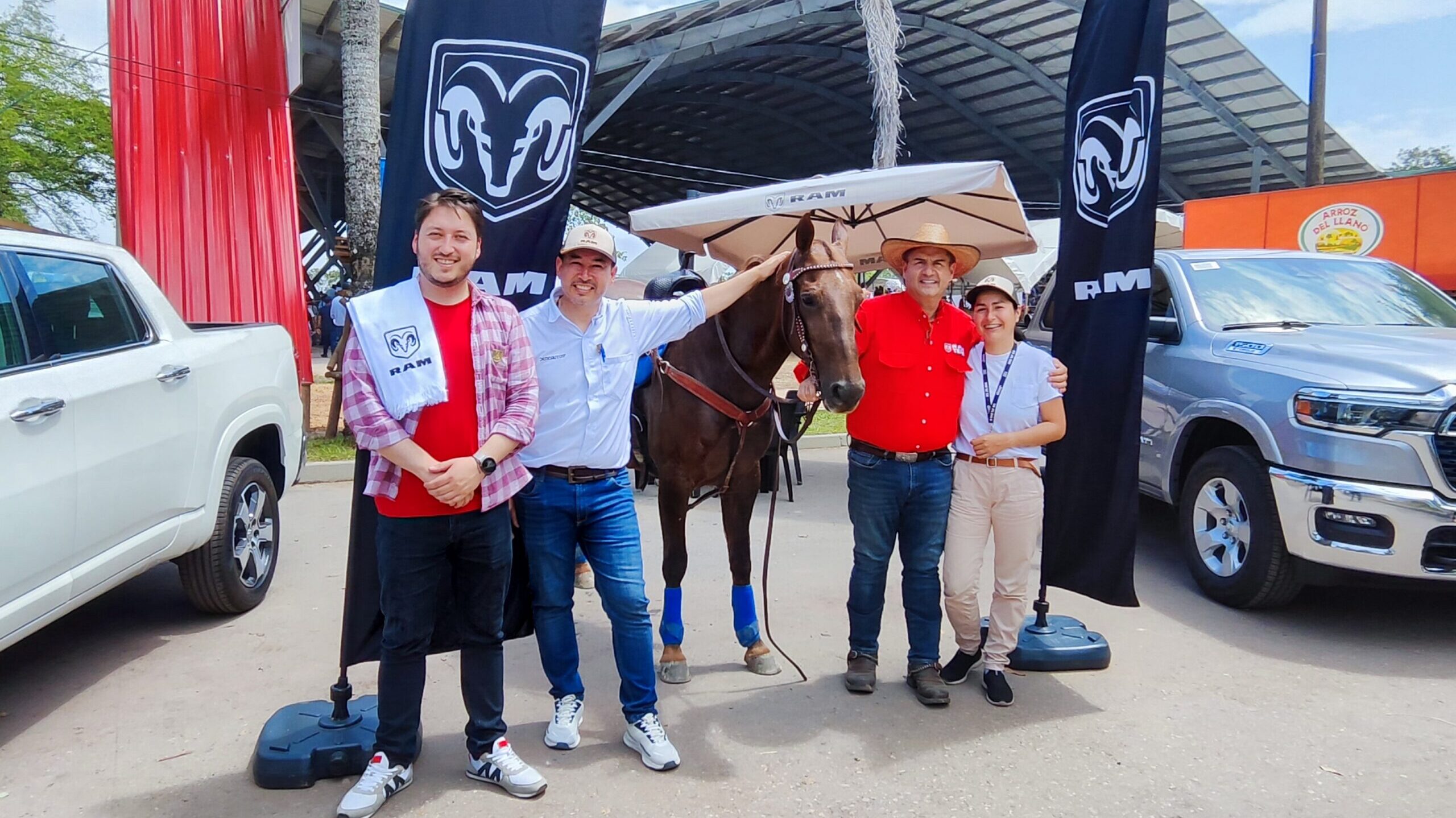 La Ram 1500 Mauricio Vélez redefine la productividad en el campo colombiano con su tecnología híbrida y potencia excepcional.