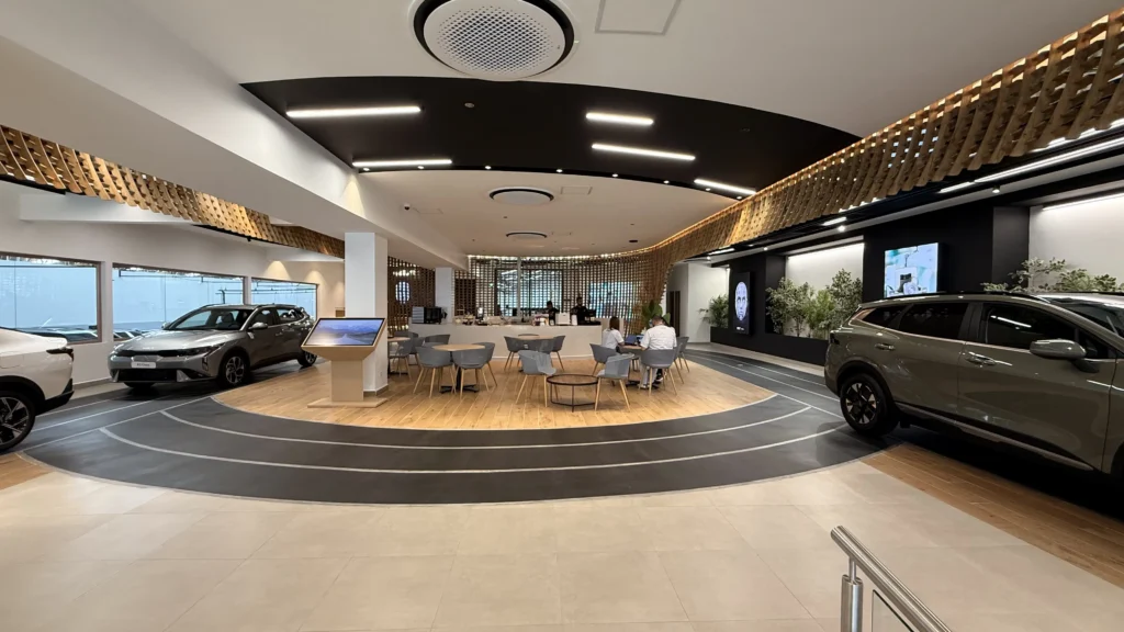 Descubre la nueva Sala Flagship 360 de Kia en Medellín, un espacio que redefine la experiencia automotriz con diseño y tecnología. ¡Conoce más aquí!