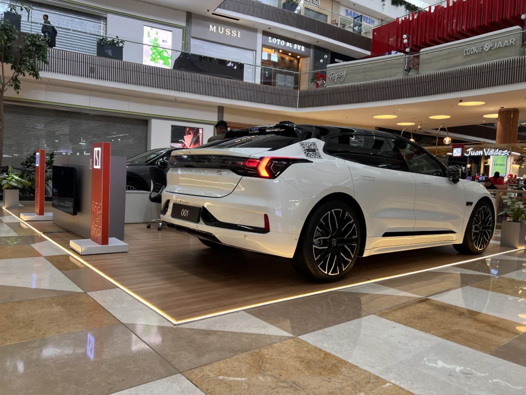 Zeekr en la Sabana impulsa la movilidad eléctrica con su nueva Pop-up Store en Fontanar. Conoce los modelos Zeekr 001 y Zeekr X. Descubre más aquí.