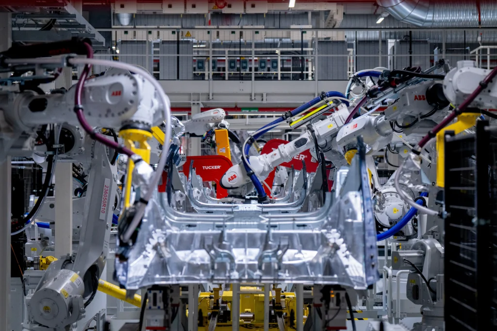 El nuevo Volvo EX60 eléctrico entra a producción con 810 km de autonomía y carga rápida. Conoce todos los detalles de este SUV premium sueco aquí.