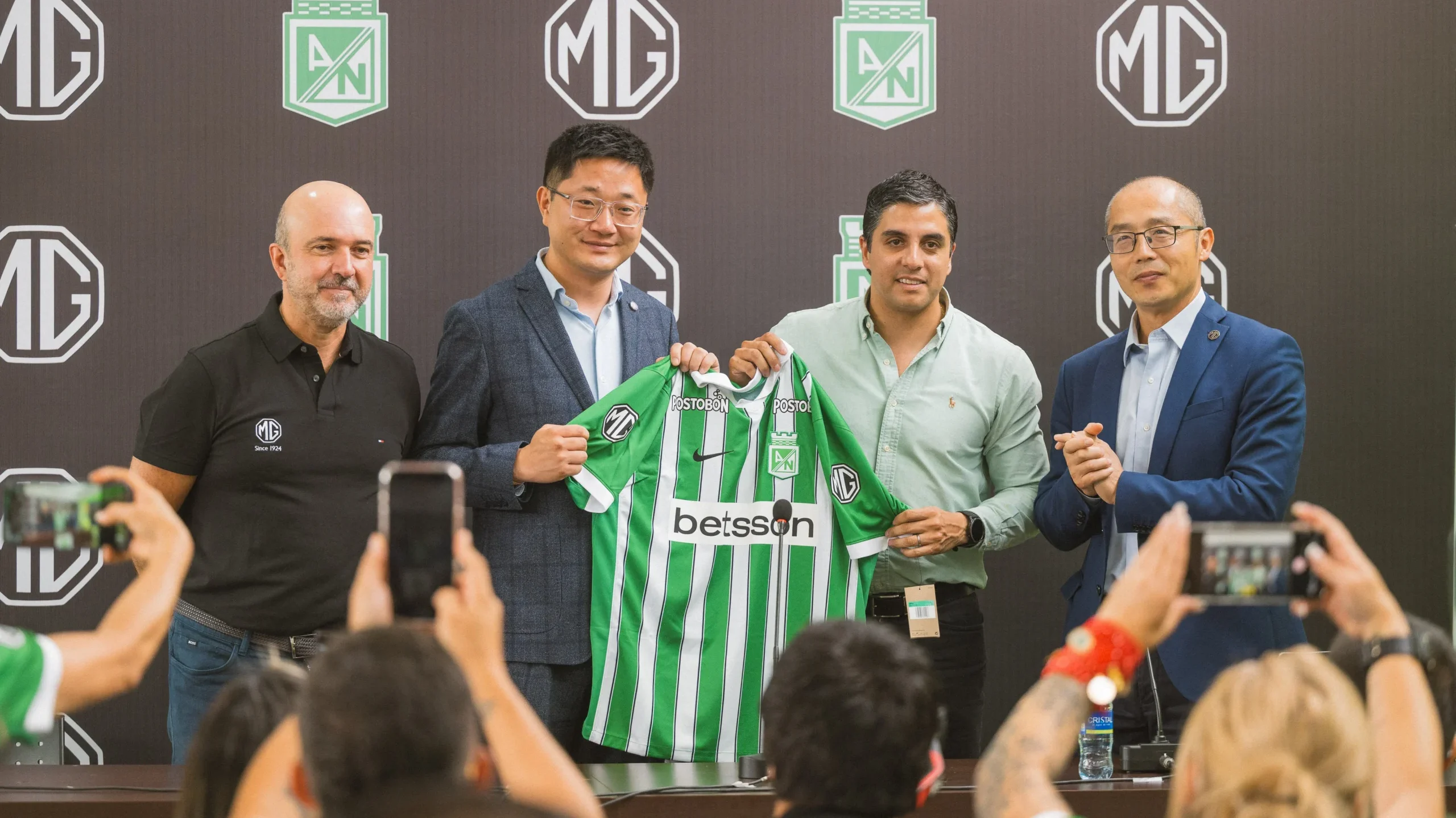 MG Motor Colombia Atlético Nacional sella el fichaje del año uniendo innovación automotriz, pasión verdolaga y experiencias de marca en un acuerdo estratégico de largo plazo.