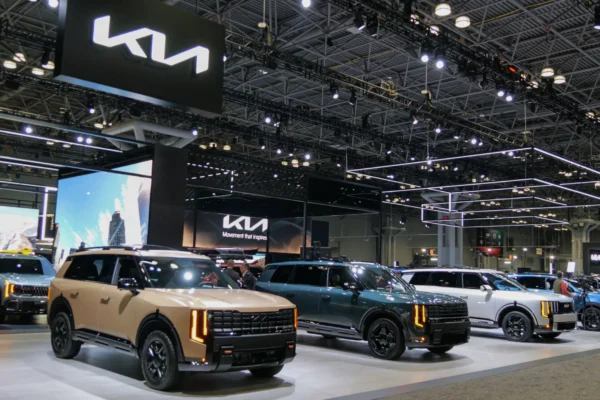 Descubra por qué la marca obtuvo el reconocimiento Kia Mejor Fabricante TopGear.com EV Awards 2026 gracias a su variada gama de movilidad eléctrica.