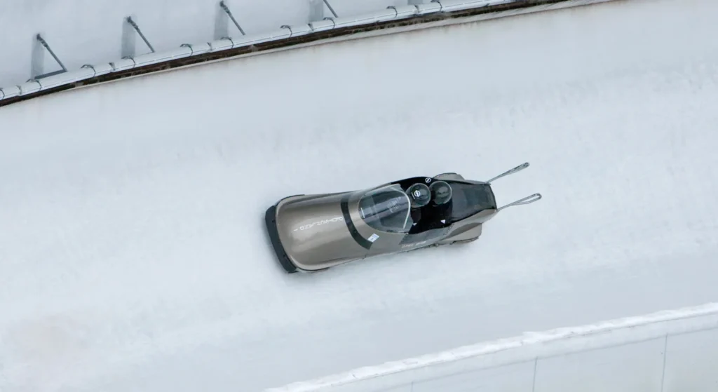 Conoce la historia de Opel, de máquinas de coser a autos con cohetes. Descubre su trayectoria de innovación y diseño aquí.