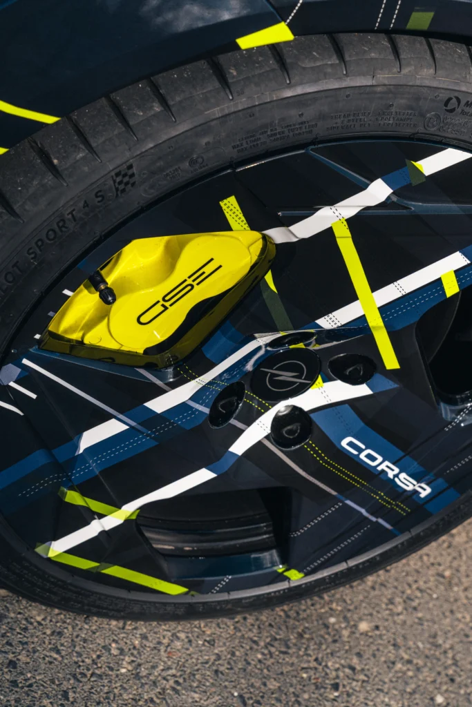 El nuevo Opel Corsa GSE sorprende con su diseño deportivo inspirado en los años 80 y un alto rendimiento garantizado. Conoce todos los detalles aquí.