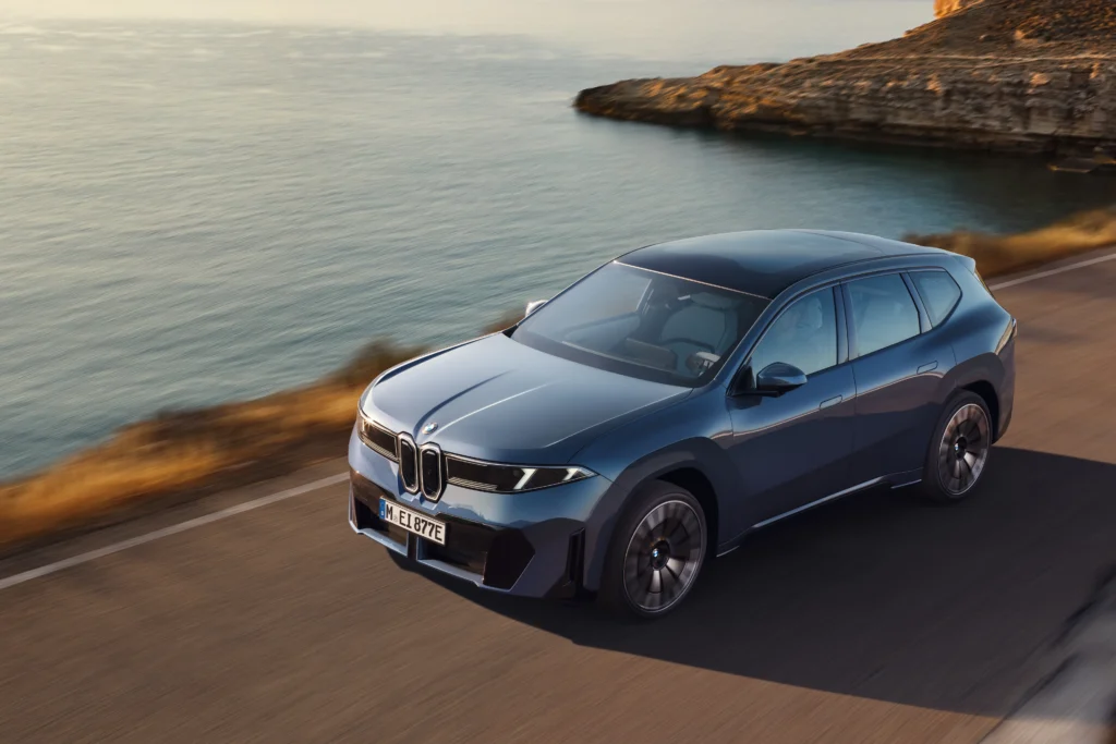 BMW iX3 2026: la nueva generación del SUV eléctrico llega con más autonomía, tecnología renovada y una plataforma de alto voltaje 4 Descubre el BMW iX3 2026, el SUV eléctrico renovado con más autonomía WLTP, nueva batería de alta tensión, BMW Curved Display y tecnología over-the-air.