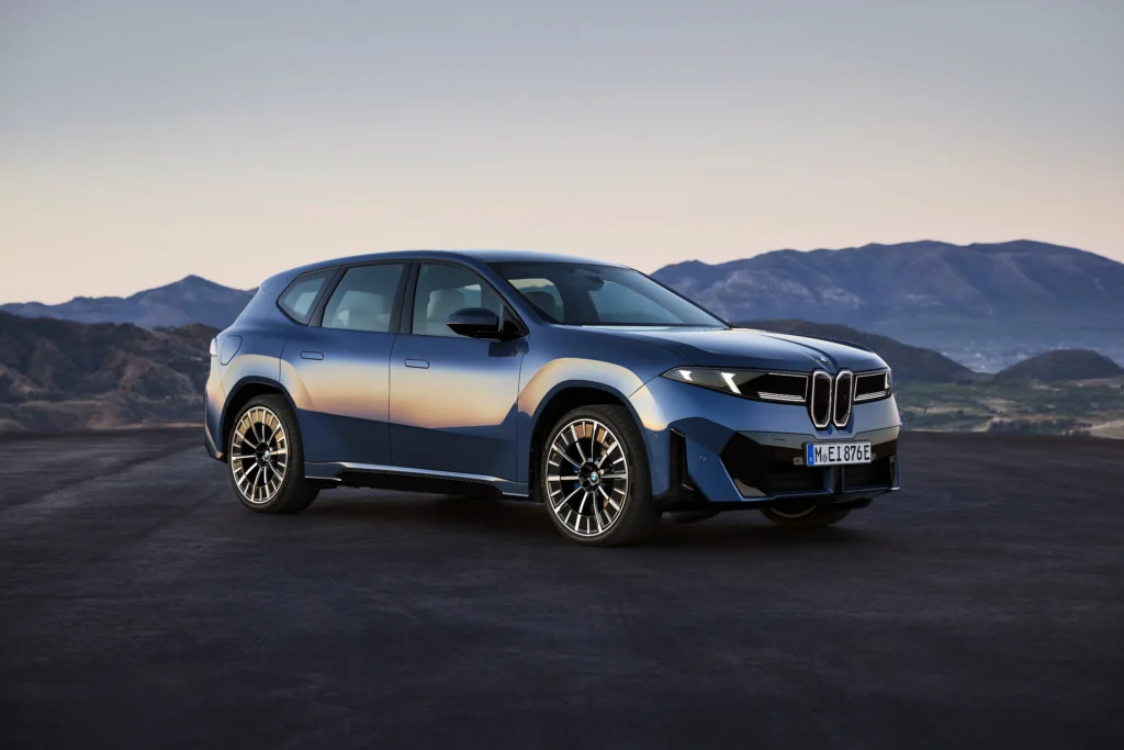 BMW iX3: El nuevo referente eléctrico que conquista el galardón de Auto Mundial del Año 3 El nuevo BMW iX3 2026 hace historia como Auto Mundial del Año 2026, destacando por su autonomía de 805 km y su innovadora tecnología eléctrica premium.