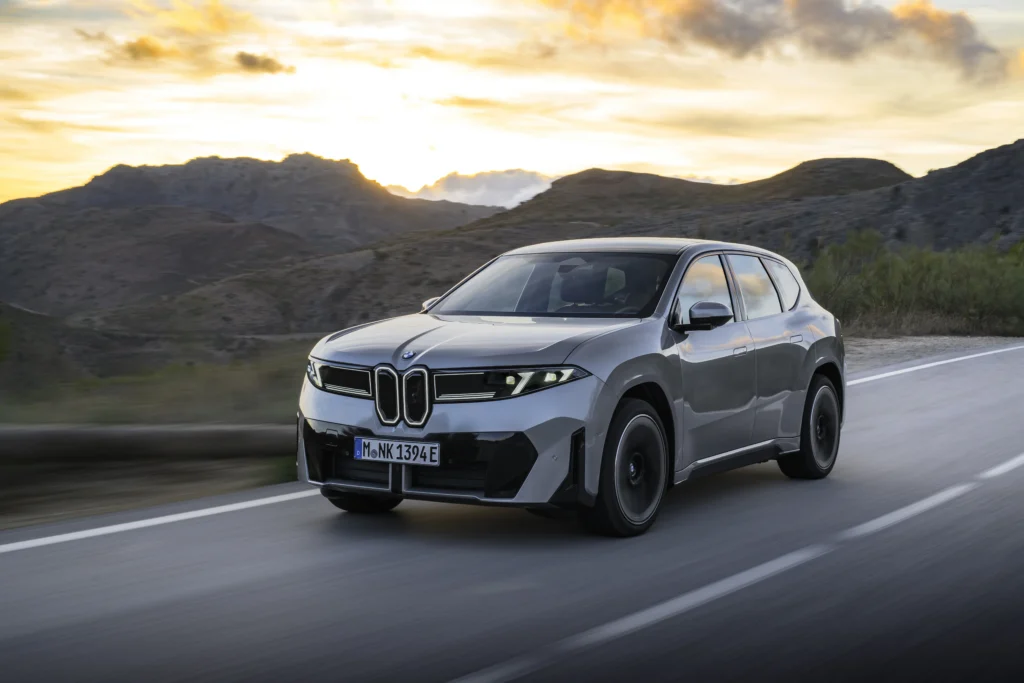 BMW iX3: El nuevo referente eléctrico que conquista el galardón de Auto Mundial del Año 2 El nuevo BMW iX3 2026 hace historia como Auto Mundial del Año 2026, destacando por su autonomía de 805 km y su innovadora tecnología eléctrica premium.