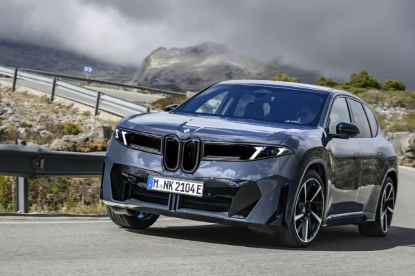 El nuevo BMW iX3 2026 hace historia como Auto Mundial del Año 2026, destacando por su autonomía de 805 km y su innovadora tecnología eléctrica premium.