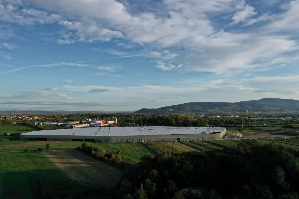 Descubre cómo la BMW i7 batería Rimac Technology y el sistema Gen6 eDrive redefinen el rendimiento, la eficiencia y la carga en los sedanes eléctricos de lujo.