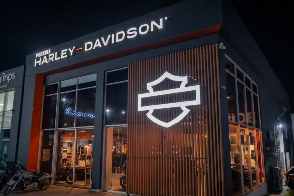 Harley-Davidson Colombia lidera el crecimiento de la marca en Latinoamérica con presencia en Bogotá, Medellín y Pereira, consolidando su red de concesionarios y cultura motociclista.