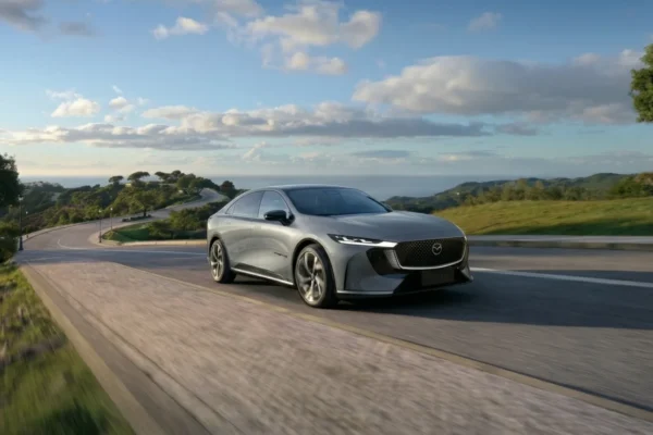 El Mazda 6e premio Mejor Diseño de Automóvil 2026 consagra a Mazda con su tercera victoria histórica en los World Car Awards gracias a su filosofía KODO y su innovador diseño eléctrico.