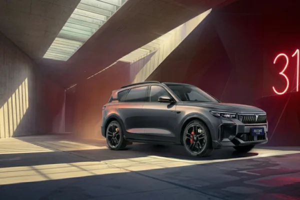 La VOYAH Free 318 llega a Colombia con diseño de Italdesign y 1.450 km de autonomía total, fusionando lujo y alto rendimiento en una SUV única.