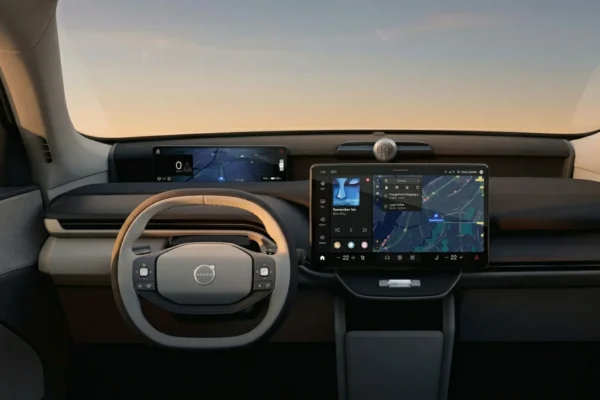 La Tecnología automotriz en Volvo alcanza el liderazgo global con su arquitectura Hugin Core y capacidades digitales superiores.