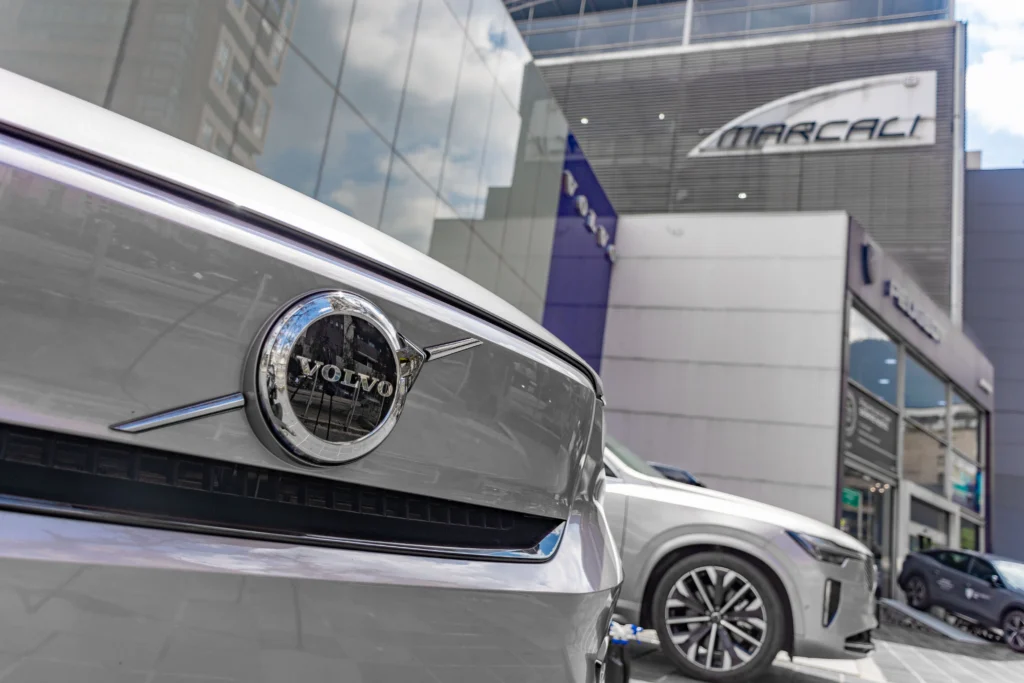 Descubre cómo la electrificación de Volvo redefine la movilidad premium en Colombia con un enfoque humano y sostenible. Conoce los detalles aquí.