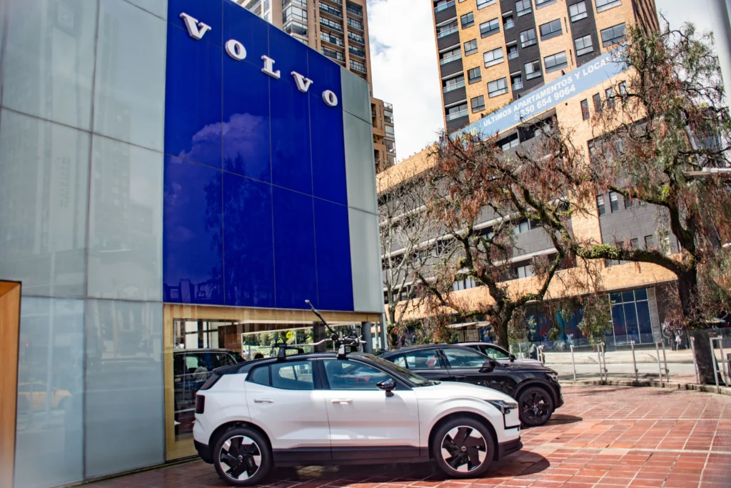Descubre cómo la electrificación de Volvo redefine la movilidad premium en Colombia con un enfoque humano y sostenible. Conoce los detalles aquí.