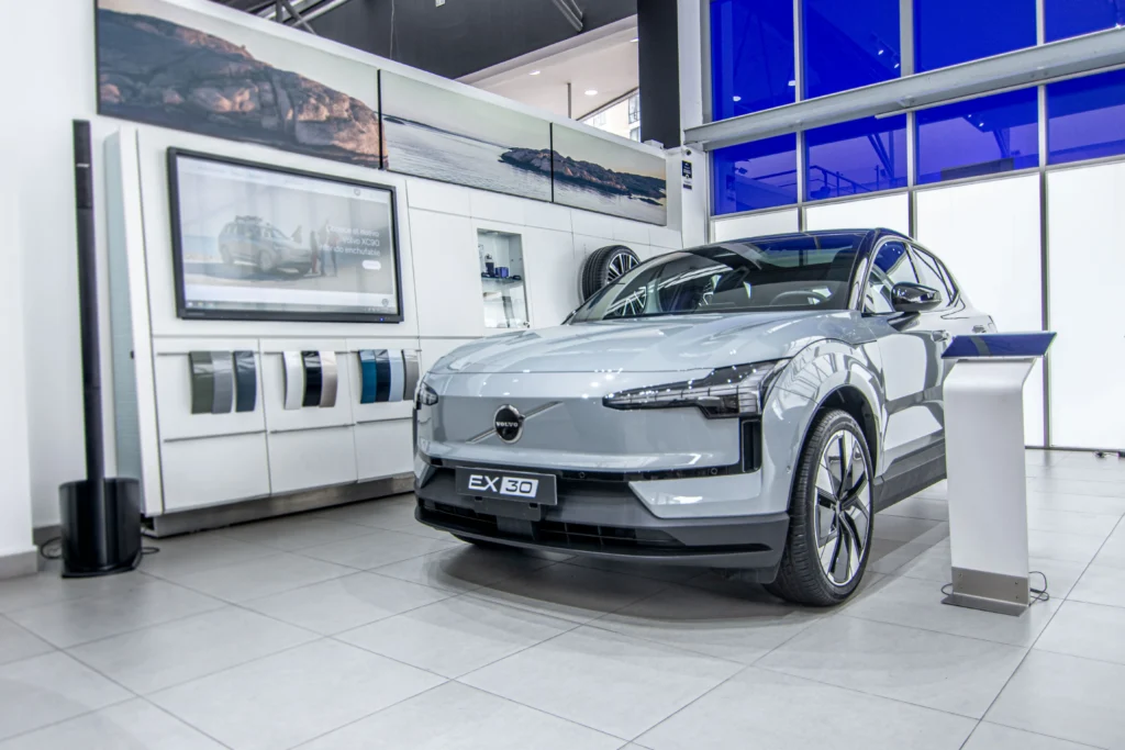 Descubre cómo la electrificación de Volvo redefine la movilidad premium en Colombia con un enfoque humano y sostenible. Conoce los detalles aquí.