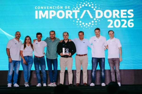 Stellantis otorga el reconocimiento a Citroën como mejor importador regional por su éxito comercial y servicio en Colombia. Descubre más detalles aquí.