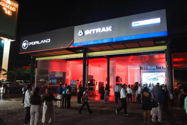 Sitrak y Forland en Cali inauguran nueva vitrina en Acopi con tecnología Euro 6 y el respaldo de Automarcali. ¡Descubre todos los detalles aquí!