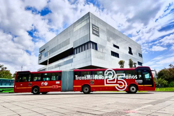 Descubre cómo los BYD buses están transformando el transporte público de Bogotá, marcando un hito en sostenibilidad y tecnología.