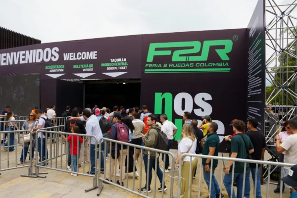 Descubre el crecimiento récord de la Industria de motocicletas en Colombia y cómo la Feria de las 2 Ruedas impulsa su expansión, conectando marcas y consumidores en Medellín.