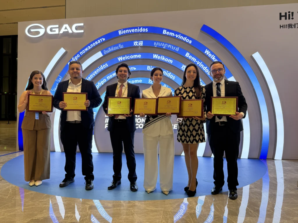 GAC Motor en Colombia logra un hito con nueve premios internacionales. Conoce su estrategia de movilidad sostenible y tecnología de vanguardia aquí.