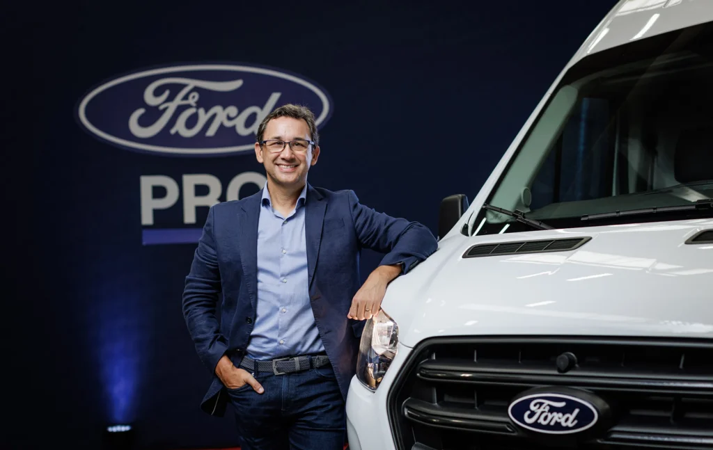 Ford Vehículos Comerciales: Nueva Era de esta linea para trabajo en Latinoamérica 3 Descubre cómo Ford Vehículos Comerciales revoluciona el mercado latinoamericano unificando operaciones, potenciando la innovación y ofreciendo soluciones integrales para clientes profesionales.