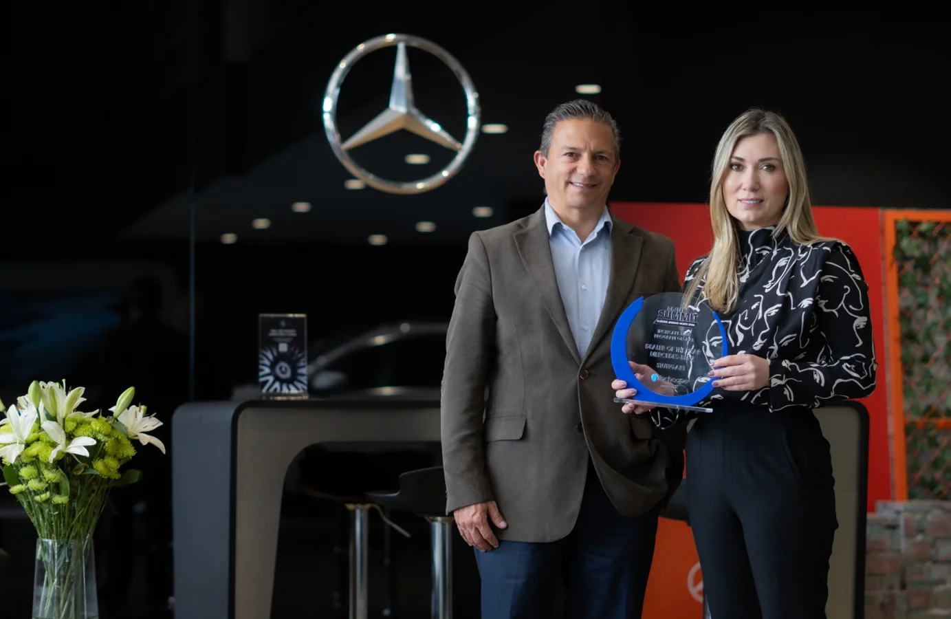 El Mercedes-Benz EQA 250 redefine la movilidad eléctrica en Colombia con lujo y eficiencia. Descubre los detalles de este SUV premium aquí.