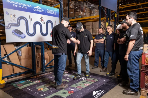 Alianza Auteco DiDi formación certificada: programa CON-CIENCIA en Medellín ofrece capacitación gratuita para motociclistas usuarios de DiDi Moto, promoviendo seguridad vial y conducción responsable.