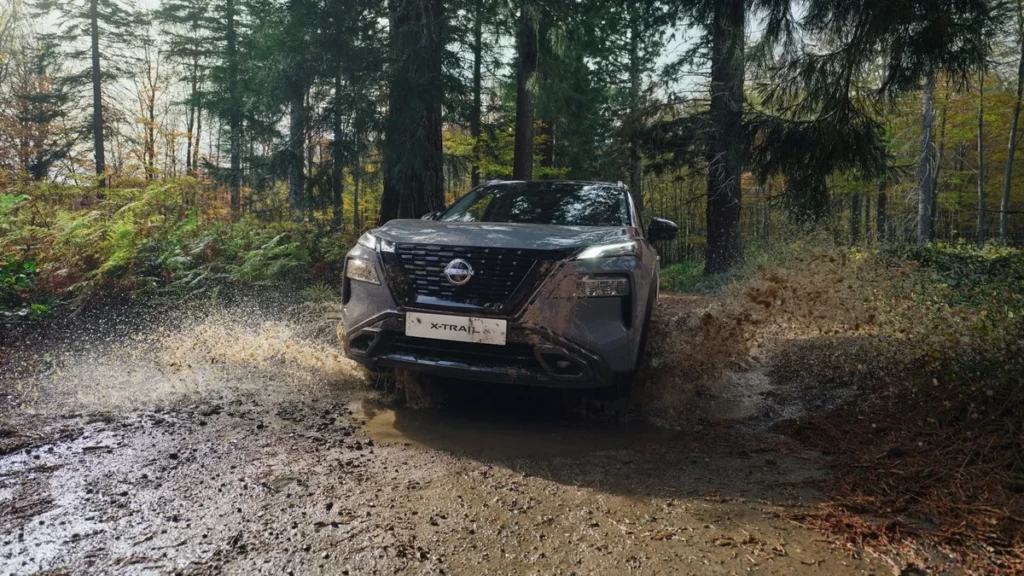 Nissan X-Trail e-POWER Adventure: El SUV híbrido que conquista las trochas colombianas 2 Descubre la Nissan X-Trail e-POWER Adventure, el SUV híbrido diseñado para conquistar las trochas colombianas con tecnología de vanguardia y robustez.