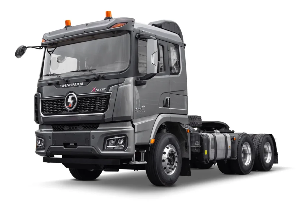 Descubre cómo el SHACMAN X5000 AMT 2027 revoluciona el transporte de carga en Colombia. Logra ahorros de hasta $75 millones anuales en combustible con este tractocamión de eficiencia inigualable y confort superior.