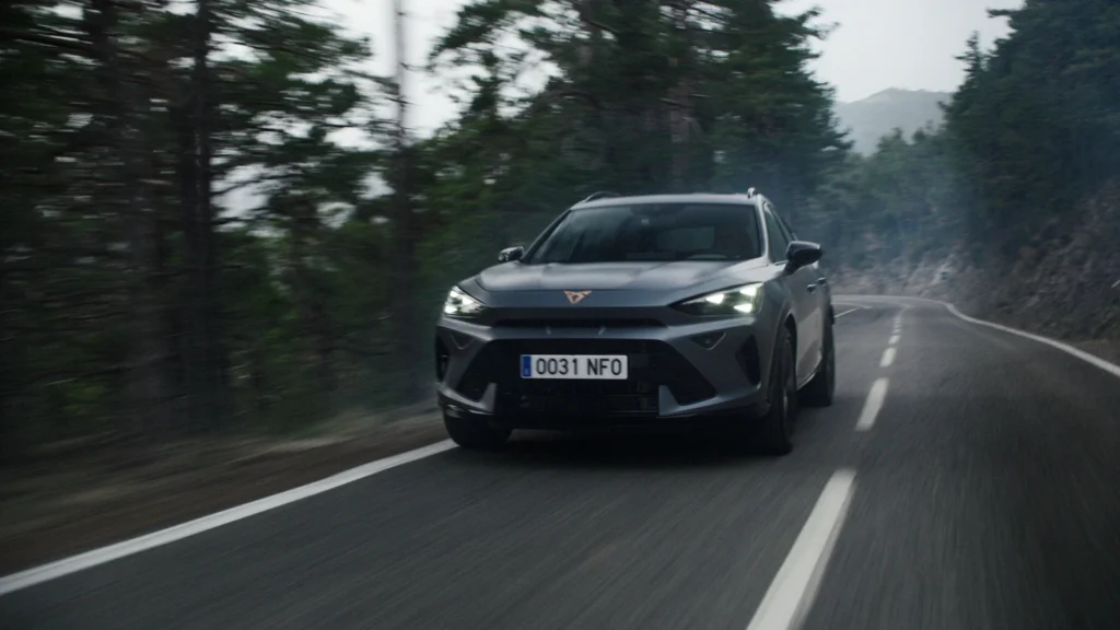 La Campaña global CUPRA con Tom Felton redefine el vínculo entre conductor y auto mediante la mística del cine y el instinto. Conoce más detalles aquí.