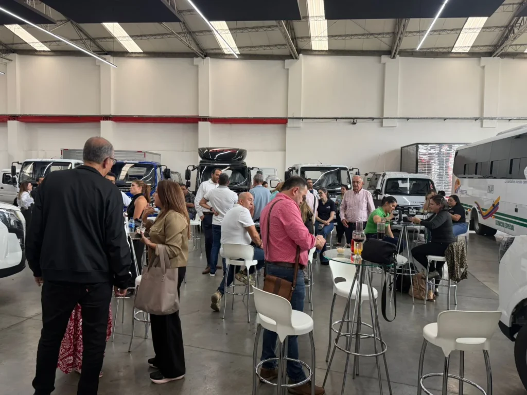 DFAC Dongfeng en Colombia alcanza el top 3 de ventas con su portafolio de camiones GNV y diésel. Descubre cómo lideran el mercado nacional aquí.
