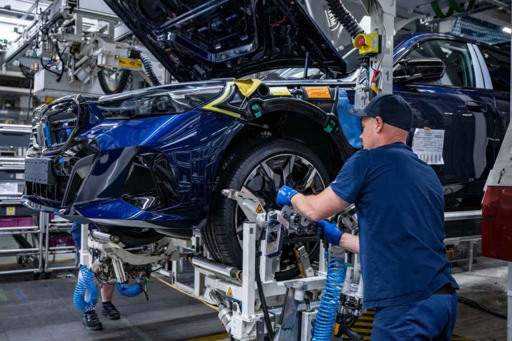 El BMW i5 M60 xDrive marca un hito con dos millones de eléctricos producidos por el fabricante alemán. Conoce todos los detalles del modelo aquí.