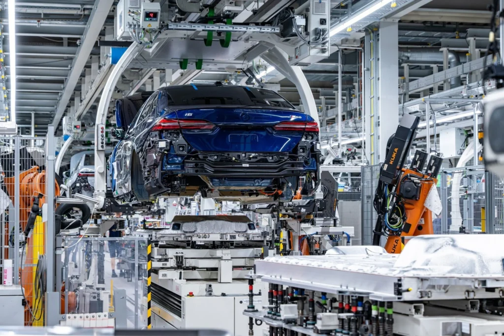El BMW i5 M60 xDrive marca un hito con dos millones de eléctricos producidos por el fabricante alemán. Conoce todos los detalles del modelo aquí.