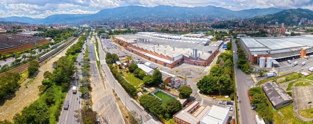 La estrategia de Renault-Sofasa impulsa la producción nacional y exportación en 2026. Conoce cómo lideran el sector automotor. Descubre más aquí.