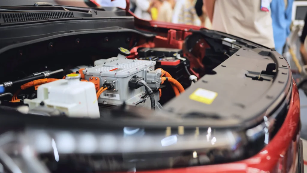 Descubre las 4 señales de alerta para el 
mantenimiento de carros eléctricos en Colombia. 
Aprende a cuidar tu vehículo con el respaldo de smart 
e Inchcape.