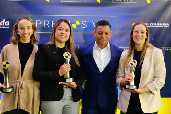 Los Premios Vía 2026 destacaron a Mazda y Renault por su liderazgo en seguridad y posventa. Conoce todos los ganadores de esta gran premiación aquí.
