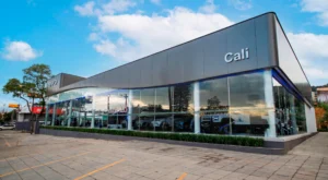 Descubre la nueva vitrina de BYD Cali en el norte de la ciudad, un espacio de vanguardia con el portafolio líder en movilidad eléctrica y tecnología.