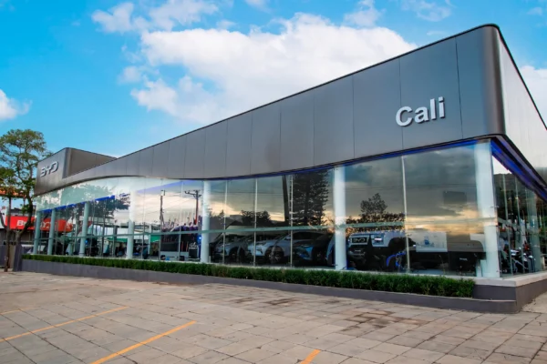 Descubre la nueva vitrina de BYD Cali en el norte de la ciudad, un espacio de vanguardia con el portafolio líder en movilidad eléctrica y tecnología.