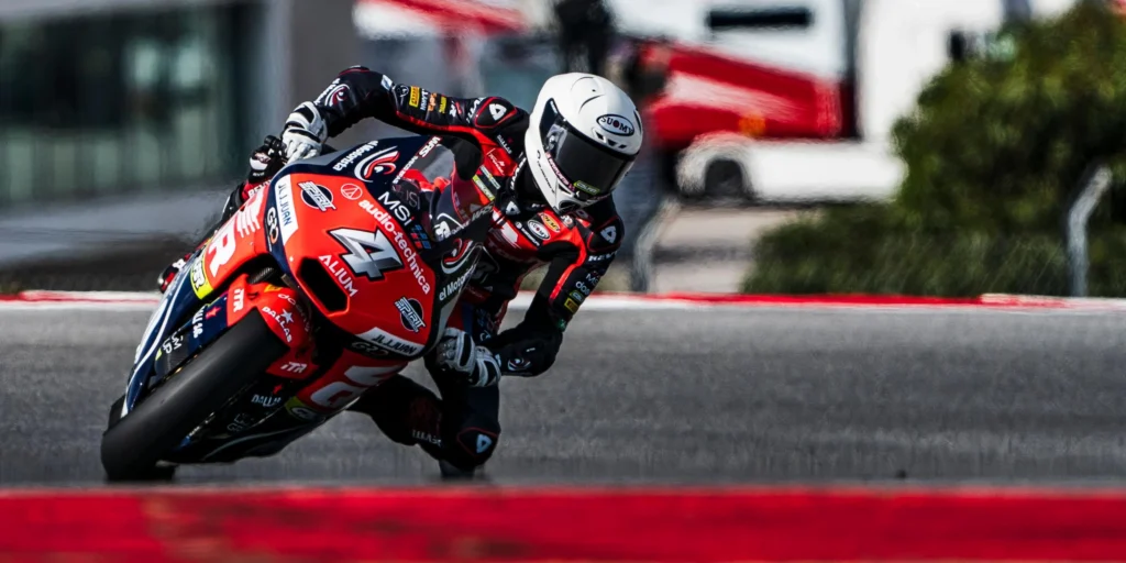 QJ Motos en Colombia llega con el respaldo de Carrera Motos y tecnología de Geely para revolucionar el mercado nacional. Conoce los detalles aquí.